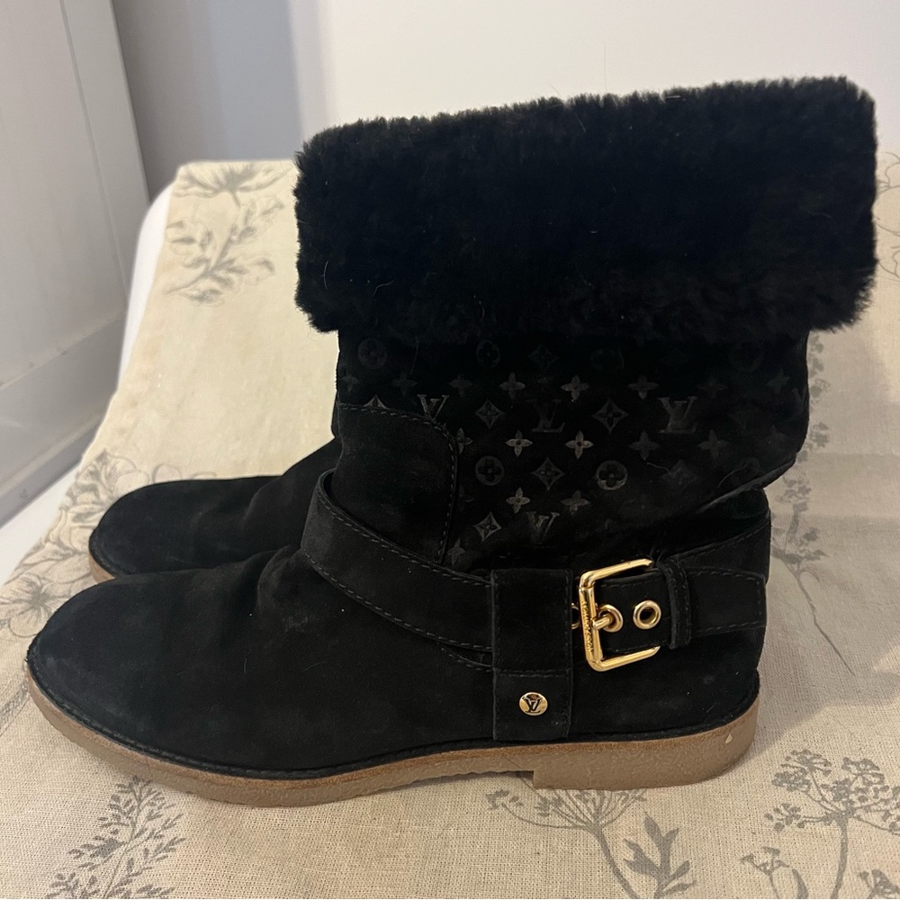 Women's Louis Vuitton Boots - Size 9